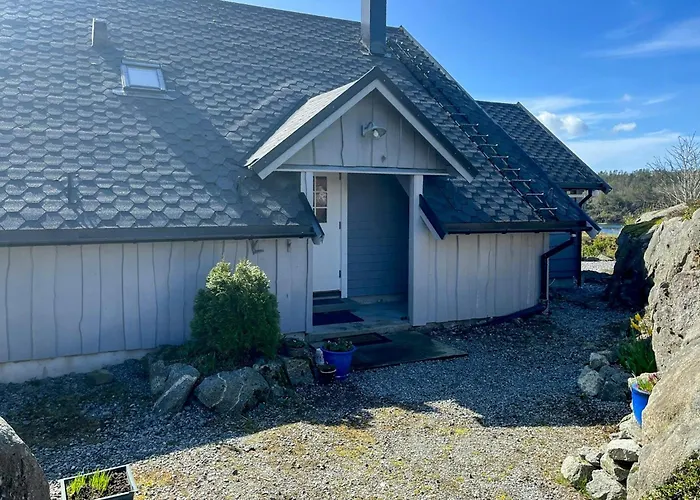 Seaside With Archipelago Views In Radoy Semesterbostad *